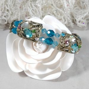 Wire metal bracelet with rhinestones
